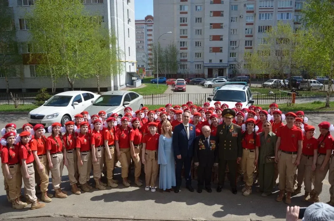 🎖️Юнармейцы Казани провели «Парад у дома Ветерана» для фронтовиков  Советского района   В Добром Сов