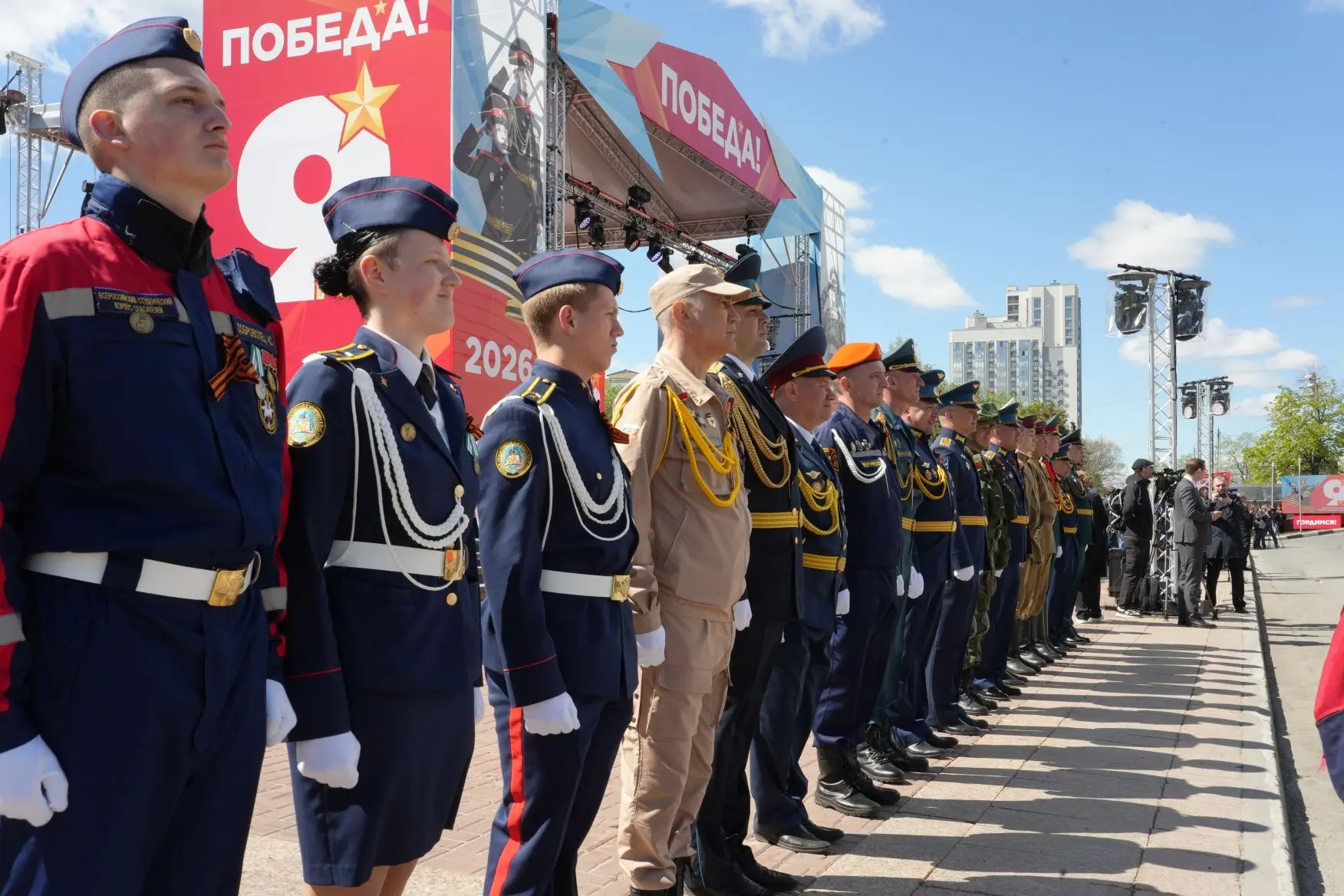 🕯На площади 30-летия Победы прошел торжественный военный парад в честь 81-ой годовщины Победы  Связь