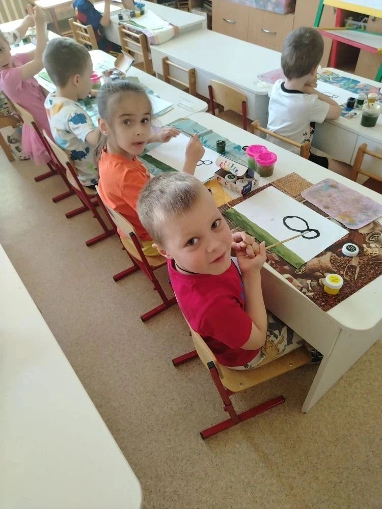 Группа 5. "Весёлые ребята" 
"Пчела на поляне"

Сегодня в нашей группе проходило увлекательное заняти