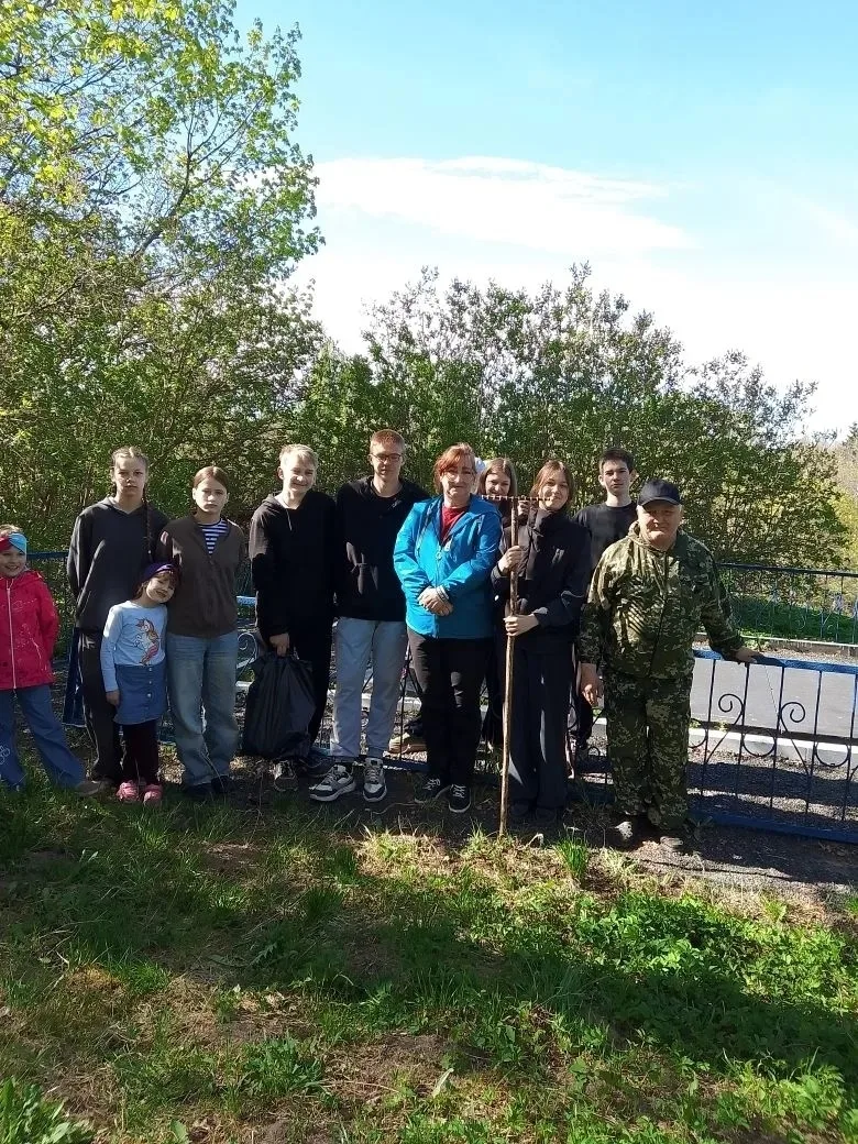 6 мая, в день памяти Георгия Победоносца, на братском захоронении в деревне Кокшино и н...