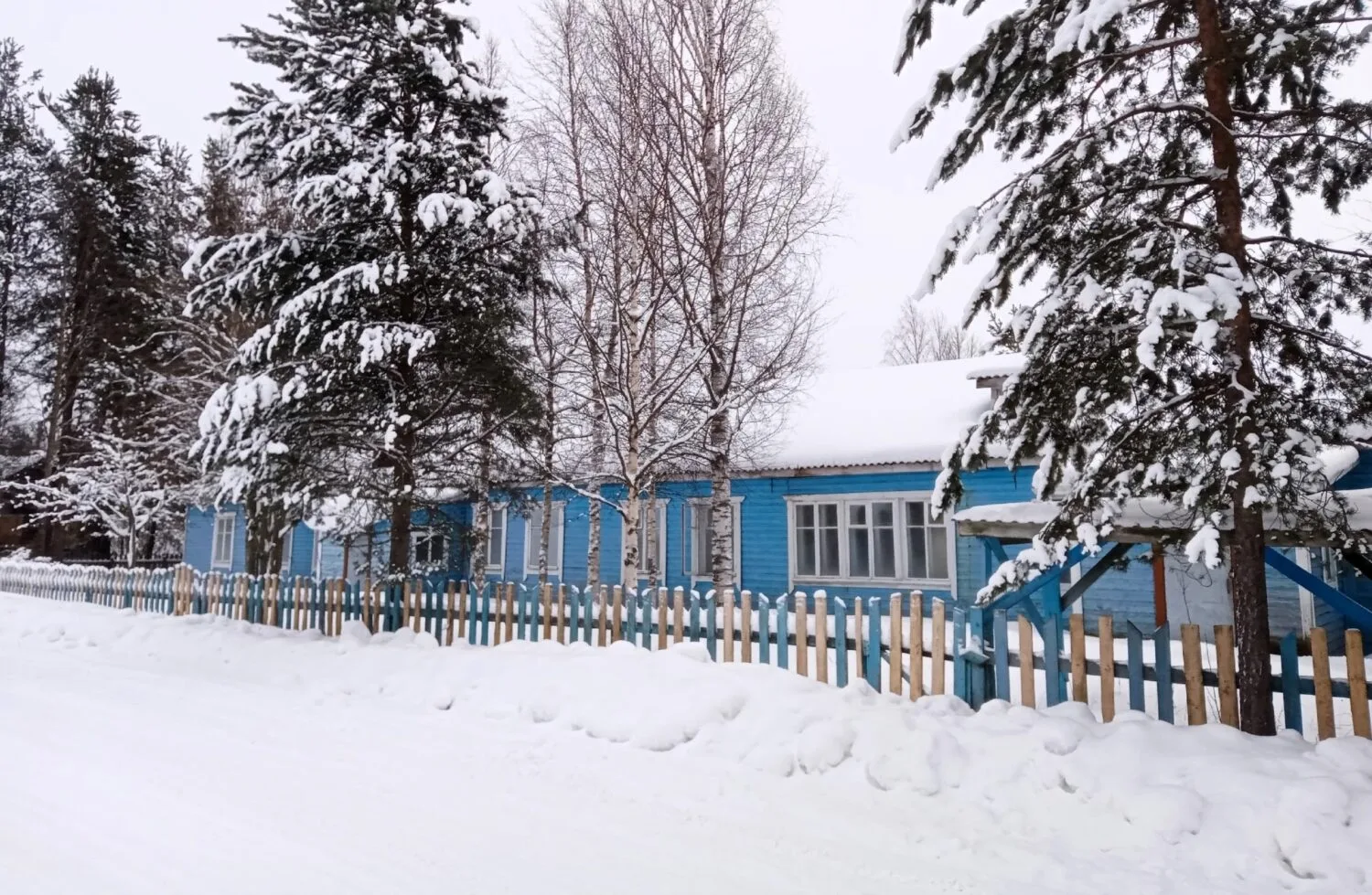 Здание бывшего детсада продают в поселке Карелии

Продажу организуют путем аукциона в электронной 