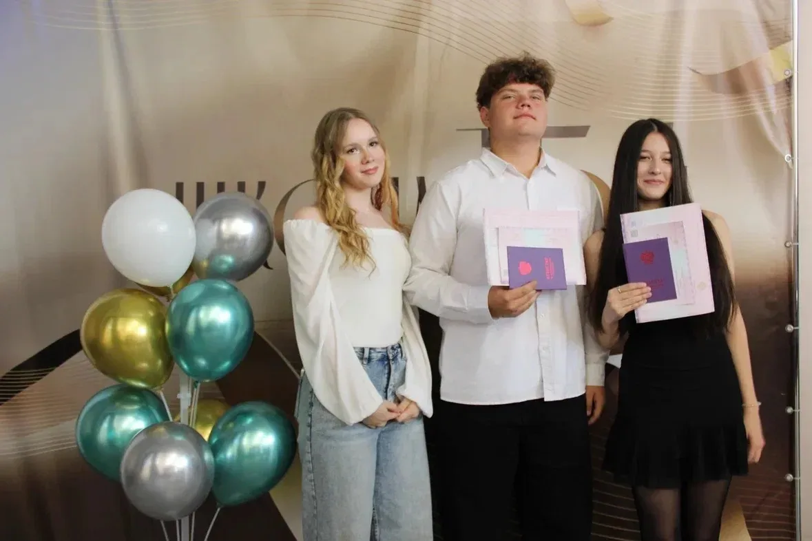 🎉Вручение аттестатов ученикам 9х классов!🎉

3️⃣0️⃣ июня состоялось торжественное вручение аттестат