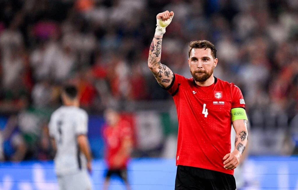 🇬🇪⚽️ Бывший капитан сборной Грузии по футболу проходит тренерскую стажировку в братис...