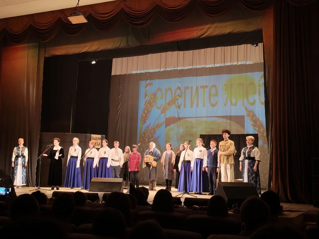 Театрализованное представление театральных коллективов «Зеркало» и «Закулисье»