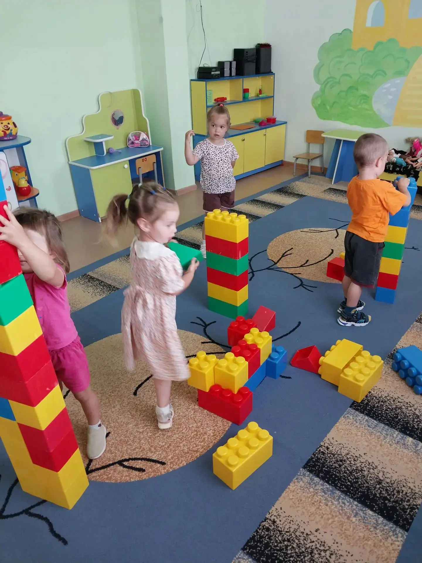 🎉 Какой насыщенный день получился в младшей группе! 🎉

Сегодня наши малыши вовсю проявляли самосто