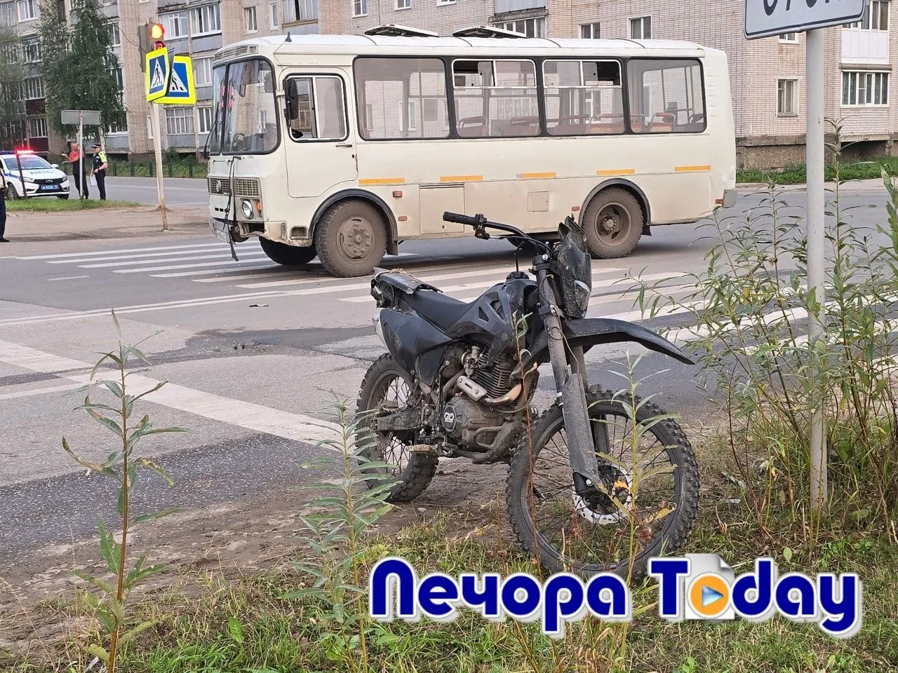 Вчерашнее ДТП. Перекресток улицы Булгаковой и Печорского проспекта. И снова двухколесны...