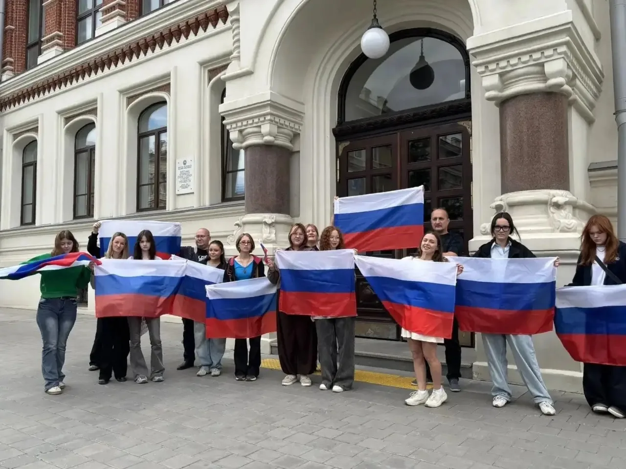 Накануне Дня Государственного флага Российской Федерации будущие первокурсники Казанско...