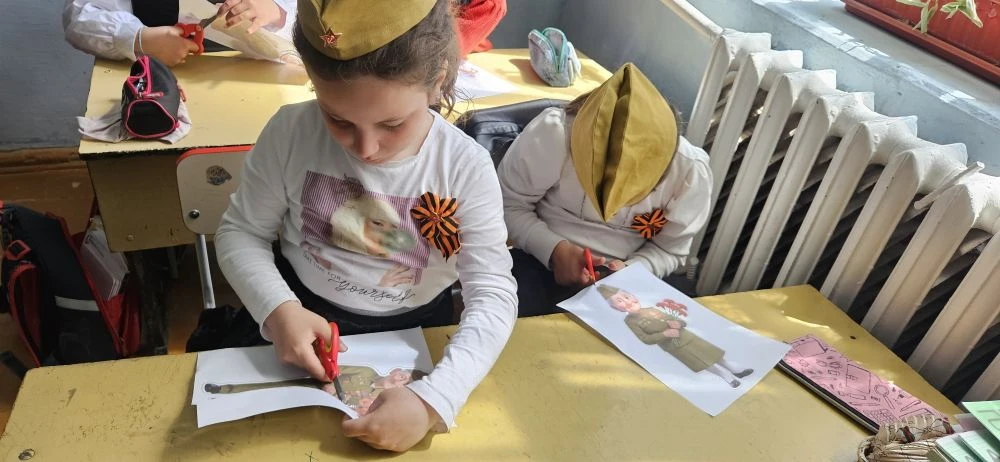 🪟 В нашей школе с гордостью и уважением к истории прошла традиционная акция «Окна Побе...