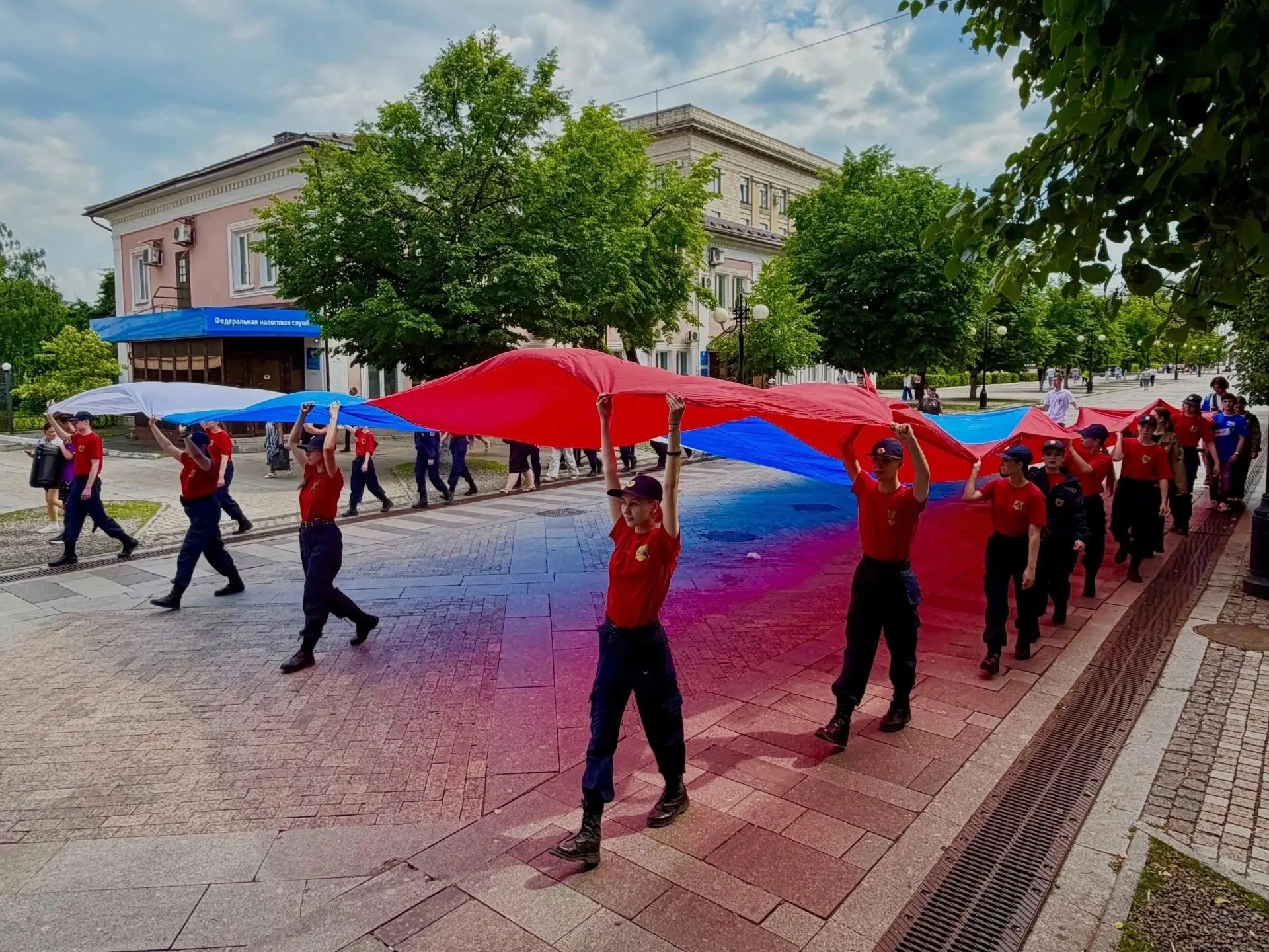 Накануне Дня России в Пензе прошёл торжественный митинг, объединивший тех, кто помнит историю своей 