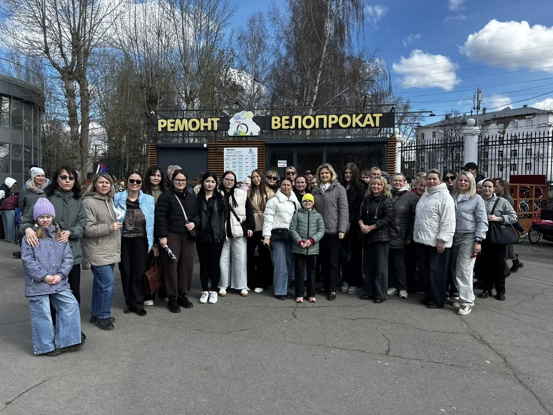 Мир! Труд! Май! Сегодня с коллегами на праздничном концерте в парке Кирова.