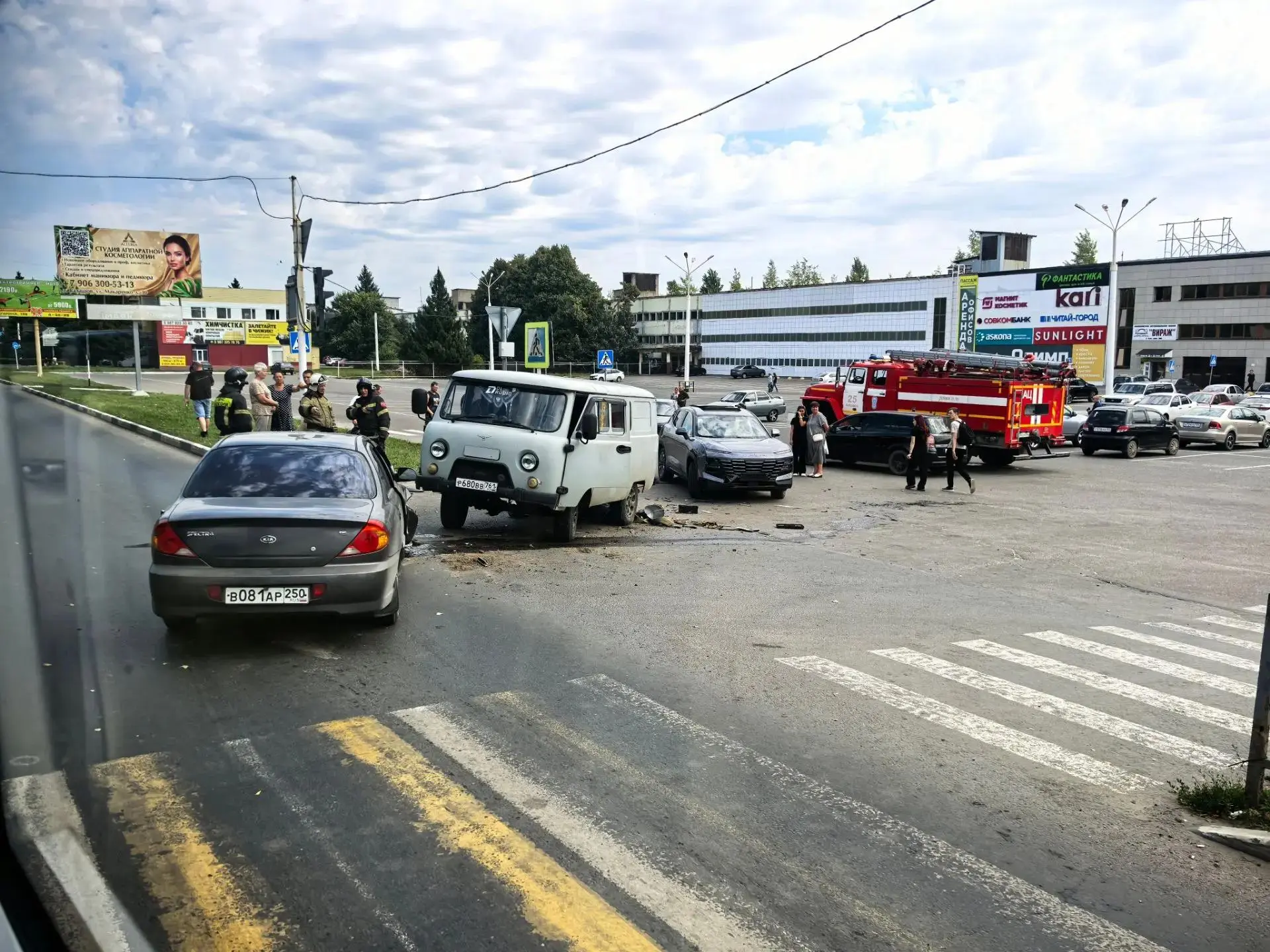 ДТП ОКОЛО ТОРГОВОГО ЦЕНТРА «ПАССАЖ»