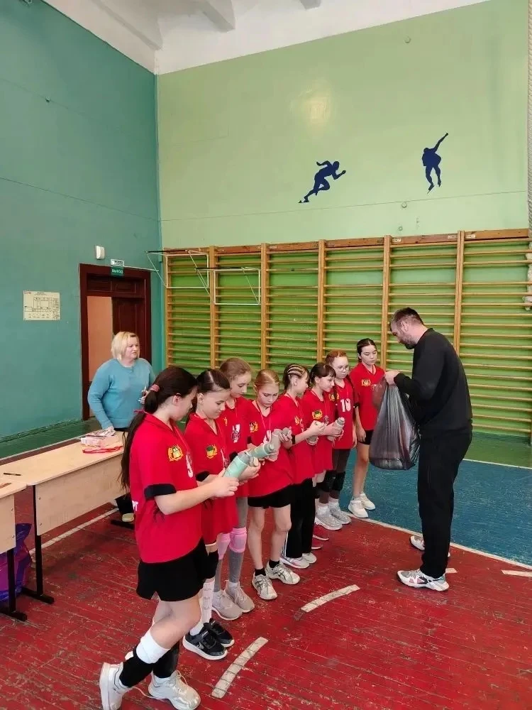 🤾‍♀️Турнир по волейболу   🏐14 марта в нашей школе прошел турнир по волейболу среди школ района приур