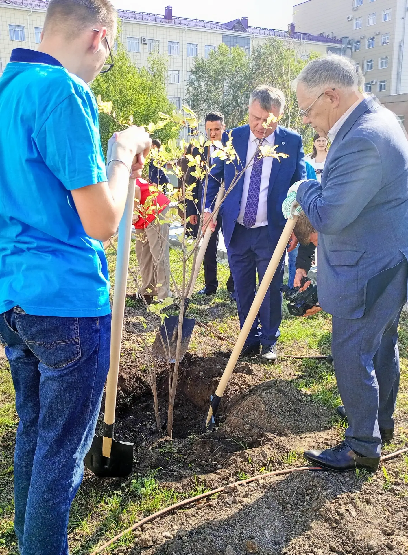💥Сегодня в Юбилейном сквере СибАДИ - во внутреннем дворе главного корпуса - была разби...