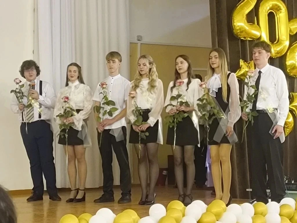 🔔26 мая  в МБОУ "Гимназия" прозвенел последний звонок для 11 класса. Позади остаются годы прекрасной