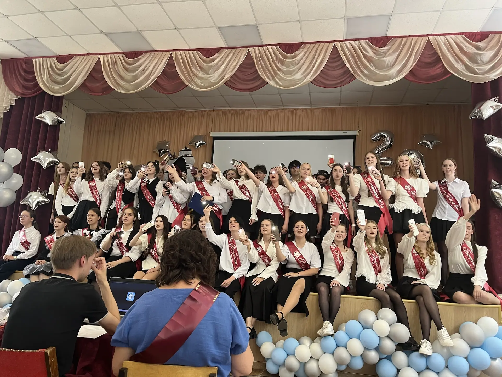 ⚓️ Большому кораблю — большое плавание: в нашей школе прозвенел Последний звонок!Сегодн...