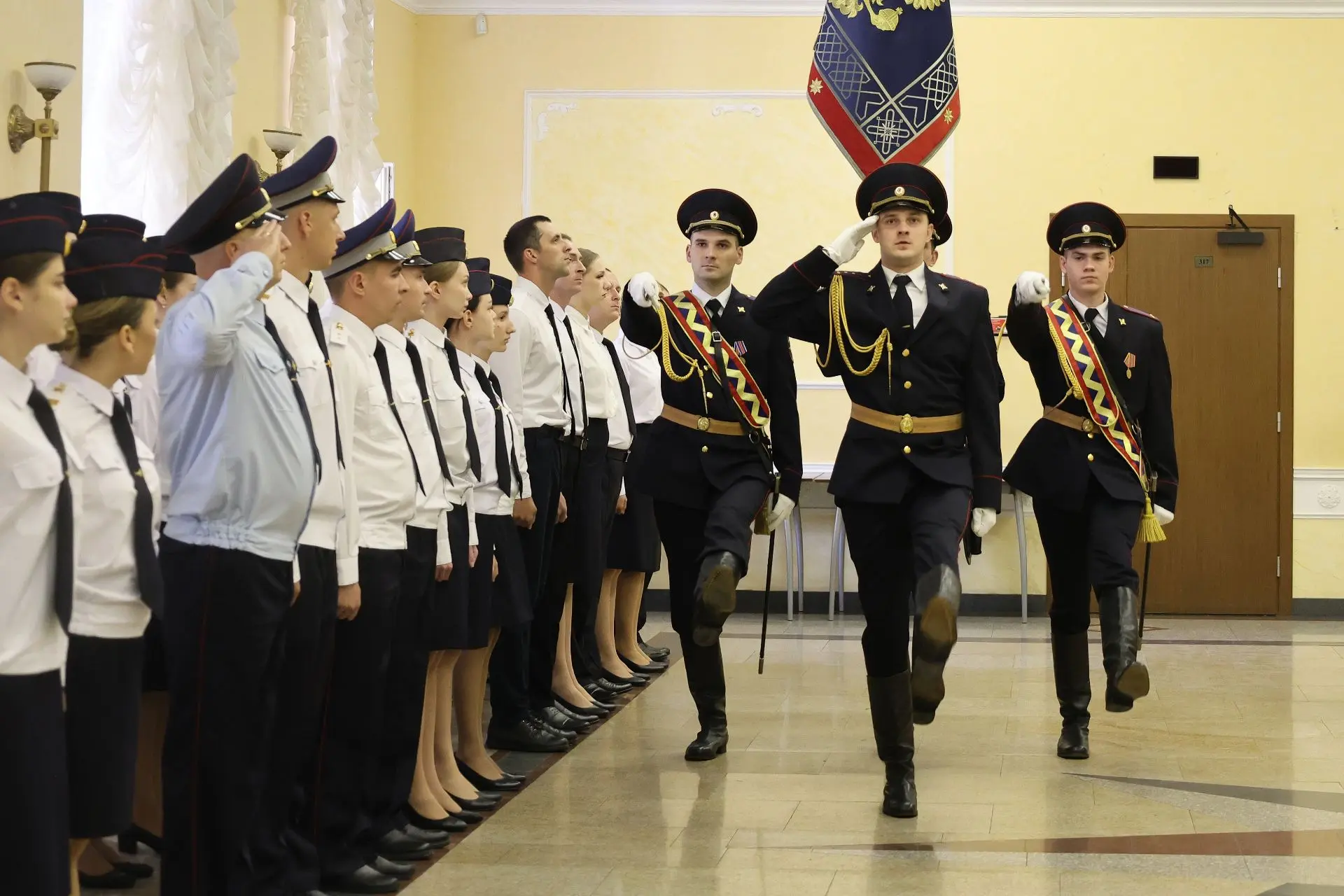 В Удмуртии в честь Дня Государственного флага молодые сотрудники приняли Присягу