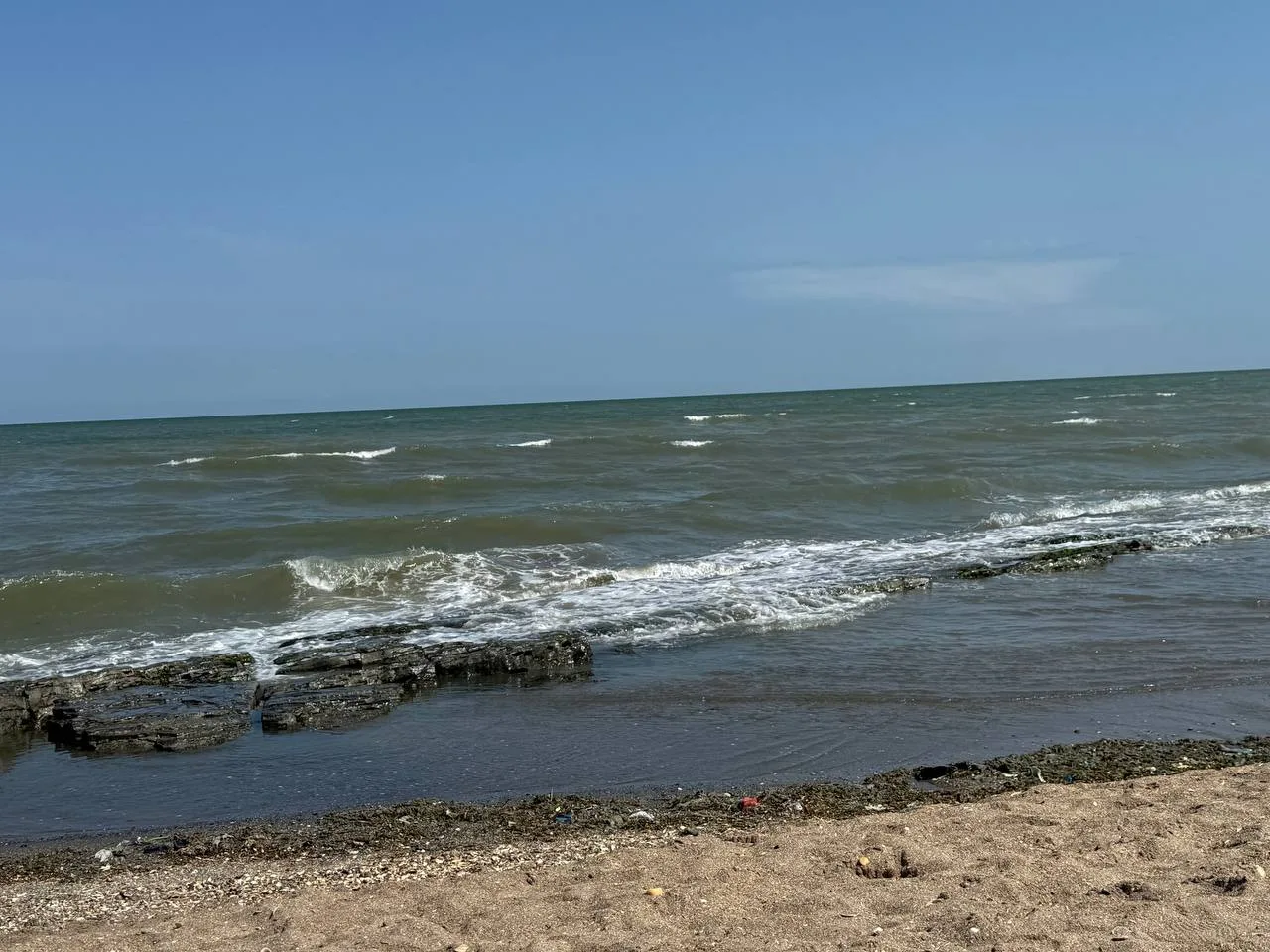 🌊Купание  в прибрежной полосе Каспийска запрещено в связи с бактериальным загрязнением.