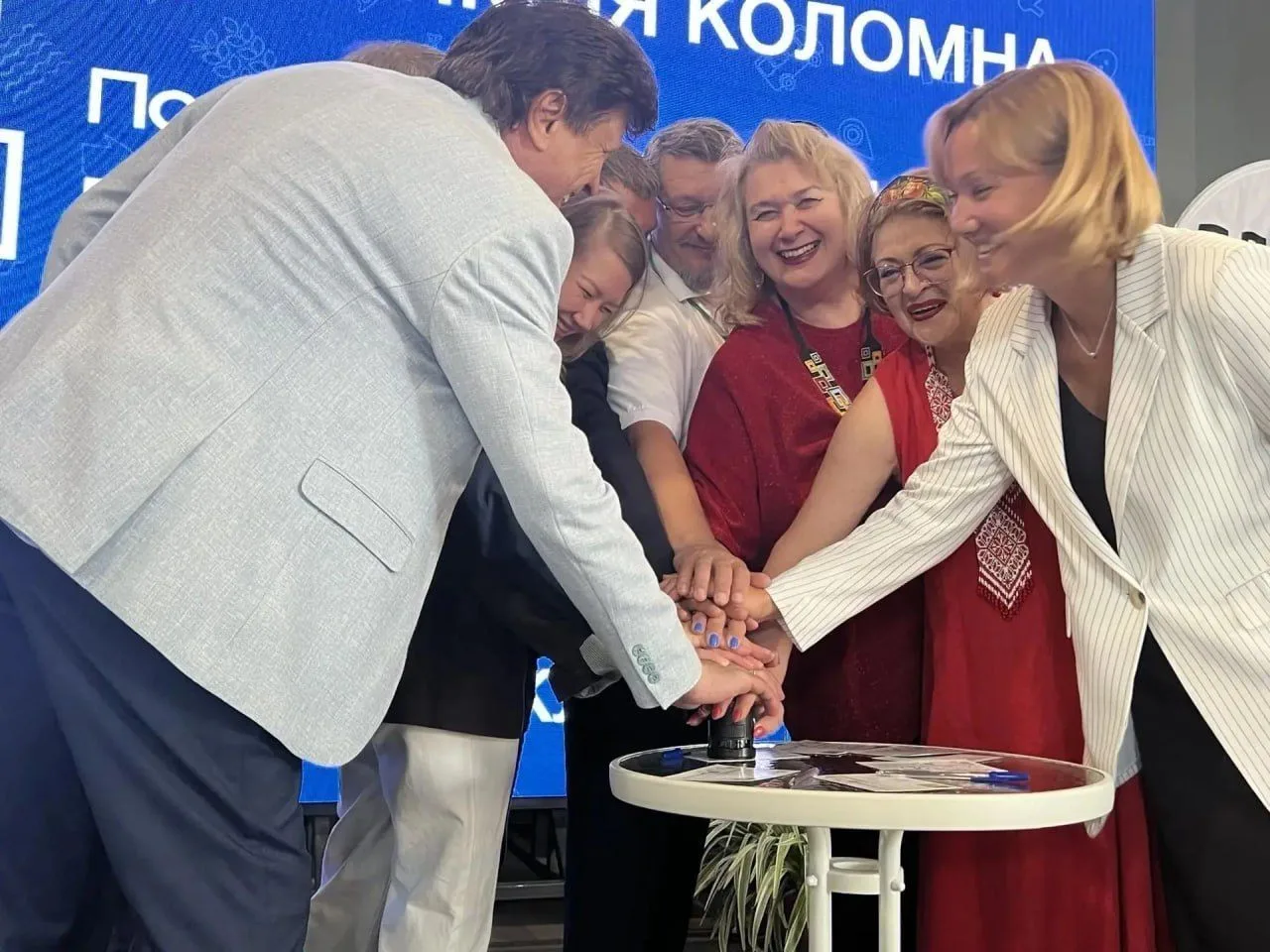 Люди едут к людям