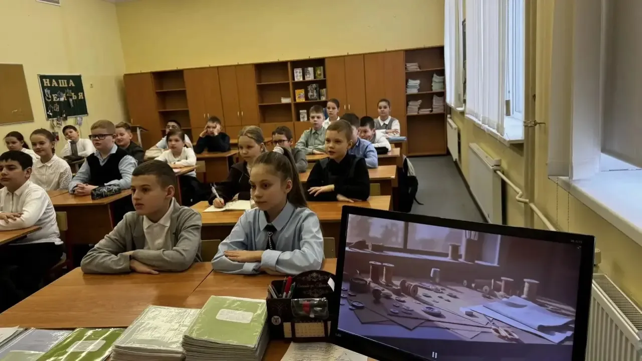🗓️ 2 марта состоялась торжественная линейка, посвящённая церемонии поднятия Государственного флага и