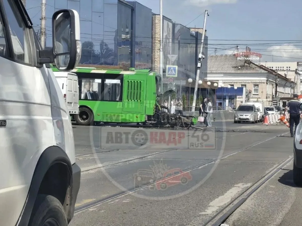 Минтранс прокомментировал инцидент с выпавшим у "Волгабаса" двигателем в Курске
https://newskursk.ru