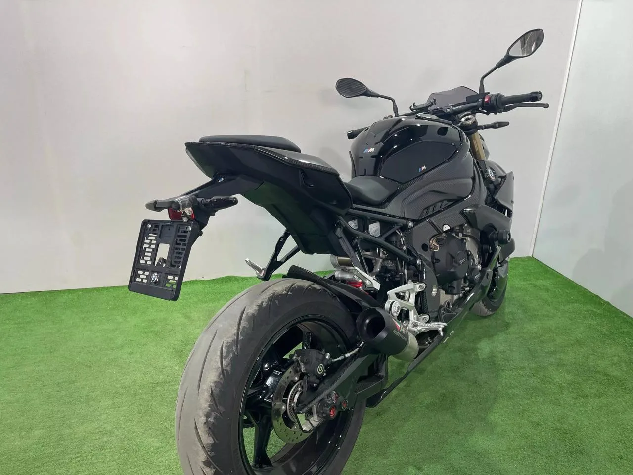 BMW S1000R в наличии во Владивостоке  Характеристики:  - 2023 год - объем 1000 см3 - Привезен с Коре