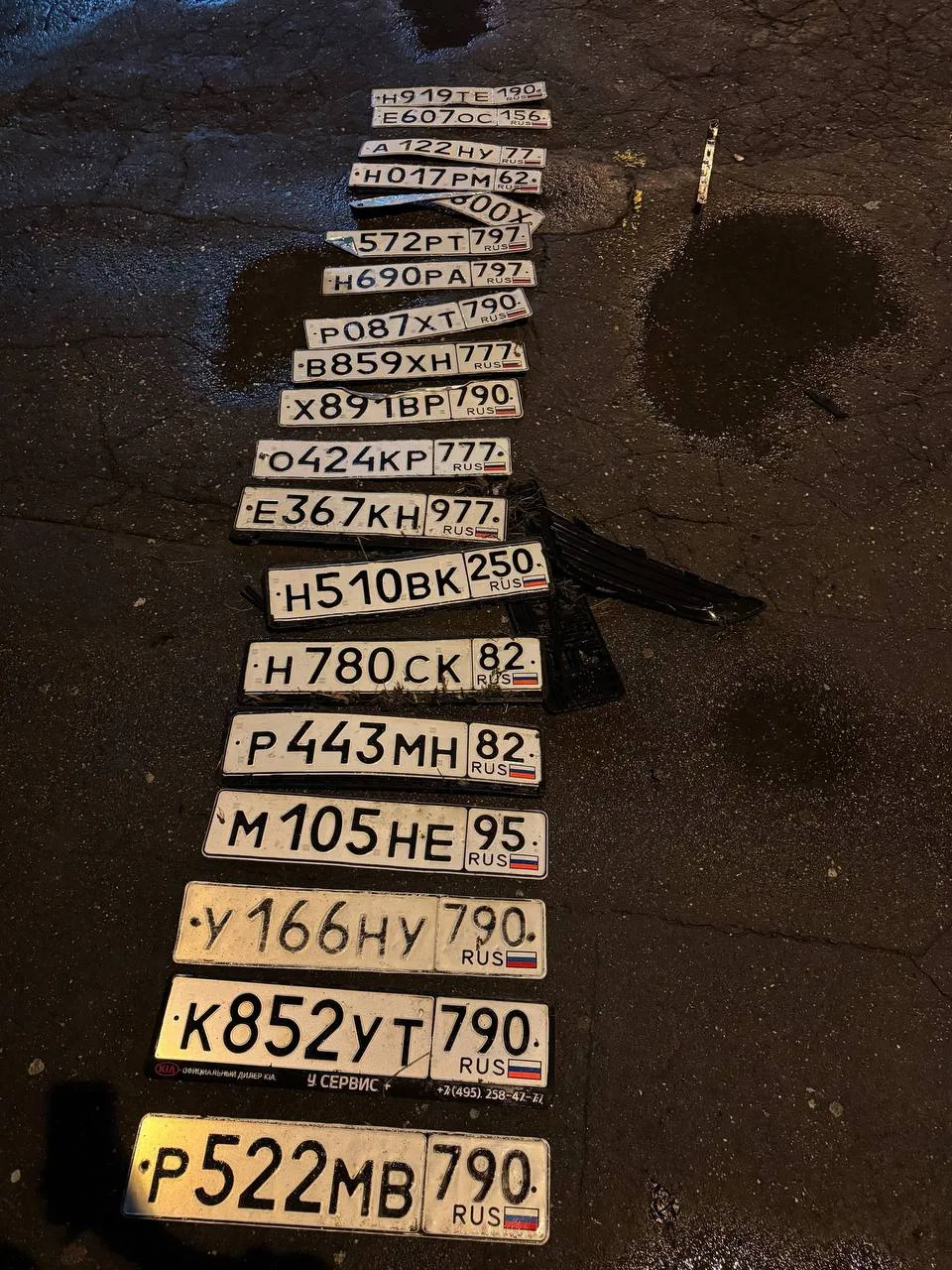 💬От подписчика: 

Вчера собрали около подмосковного бульвара 13. Там где остановка. Вдруг найдутся 