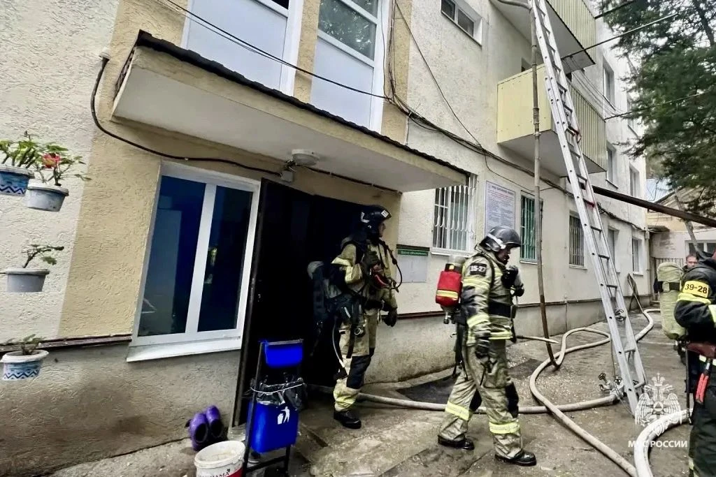 🔥 Огнеборцы МЧС Ставрополья спасли 5 человек из пожара