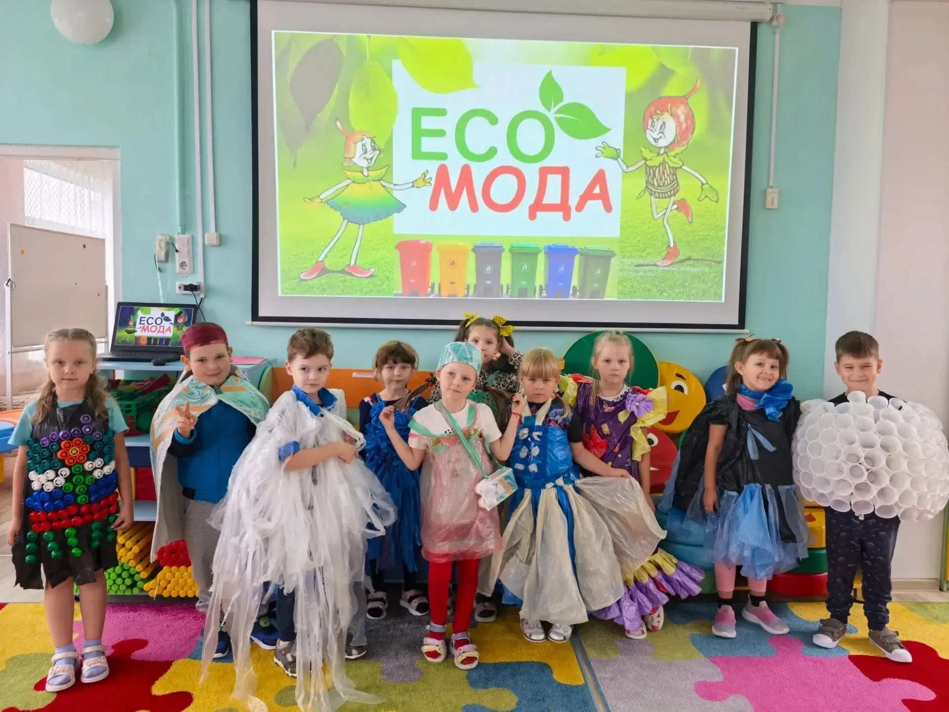 Юные дизайнеры группы «Ландыши» доказали: мода может быть экологичной!