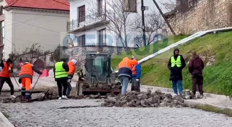 На улицах Шмидта и Демидова ограничат движение для укладки брусчатки