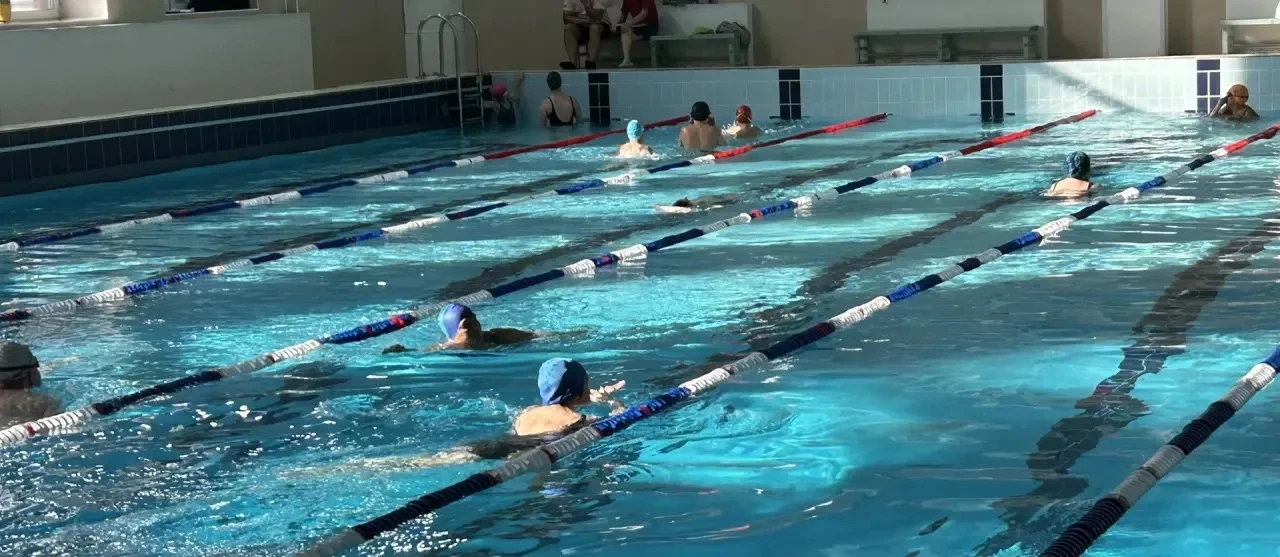 🏊‍♂️🔥 Бесплатные занятия в  «ЭНЕРГИИ» для старшего поколения!