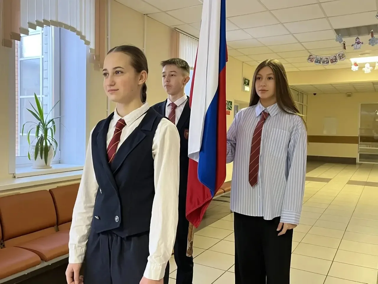👩‍🏫 РАЗГОВОР О ВАЖНОМ 👩‍🏫    Новая учебная неделя в нашей школе стартовала с церемонии торжественног