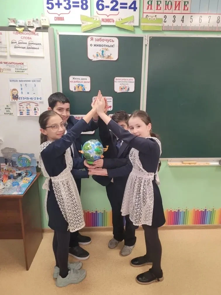 🌟 День волонтера в 4 «Б» классе! 🌟  5 декабря наши орлята начальной школы вместе с классной руководи
