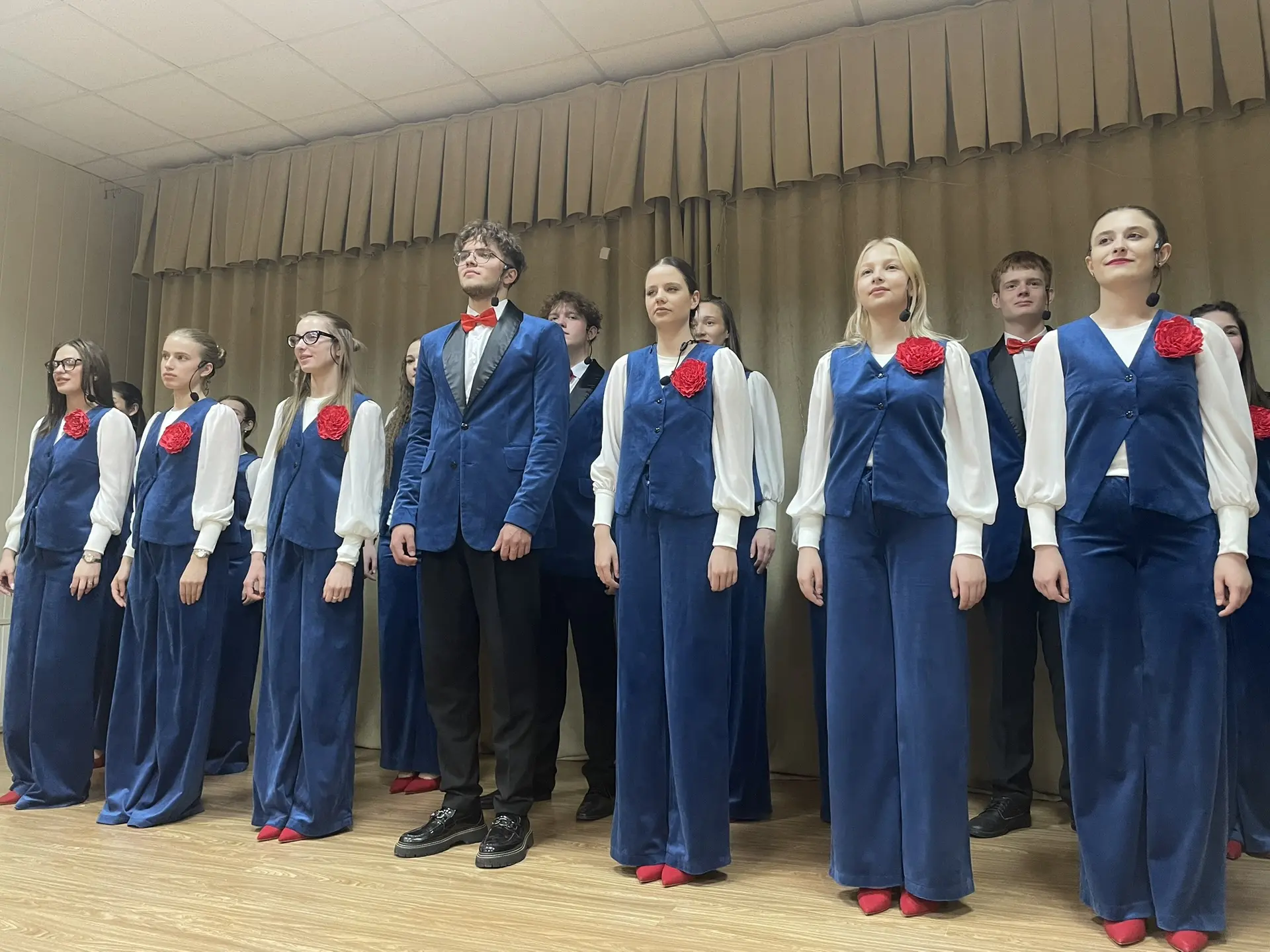 🎉 С Днём Победы! 🎉  Сегодня в нашей школе царила особенная атмосфера — мы вместе встречали 9 Мая! Пр