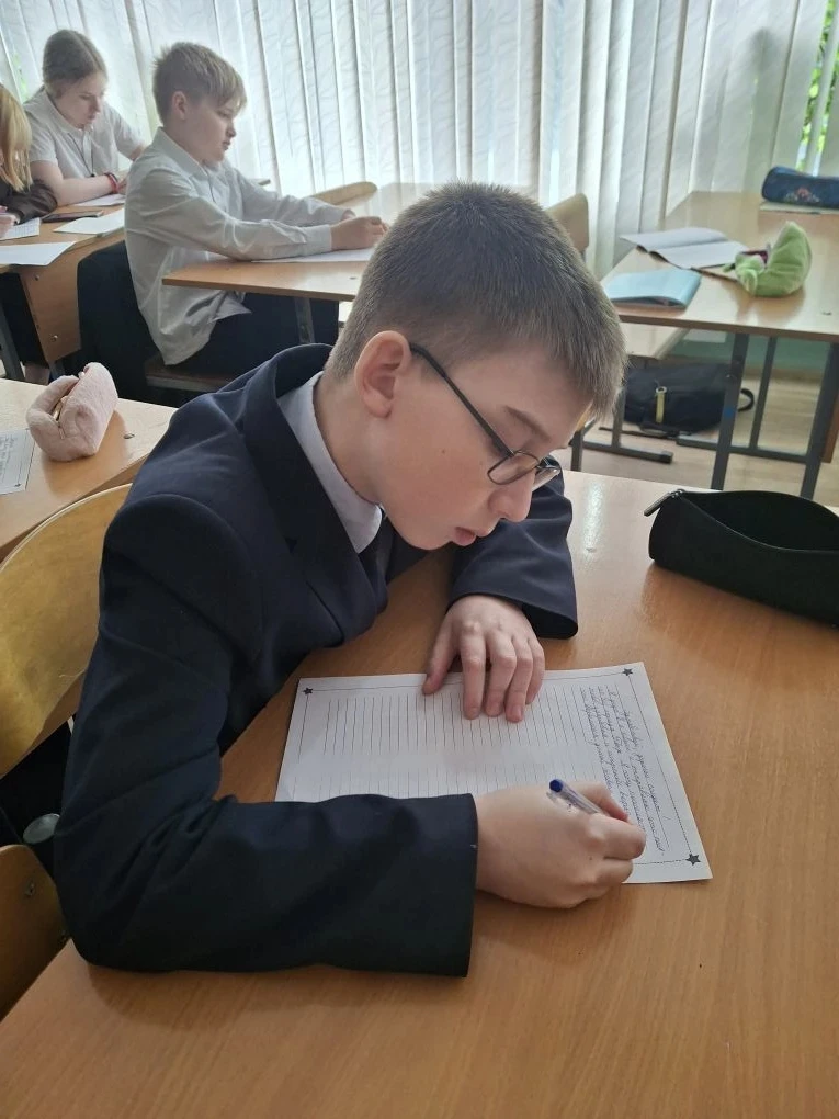 🇷🇺 Письма благодарности и поддержки ✉  Гимназисты продолжают отправлять письма бойцам Российской арм
