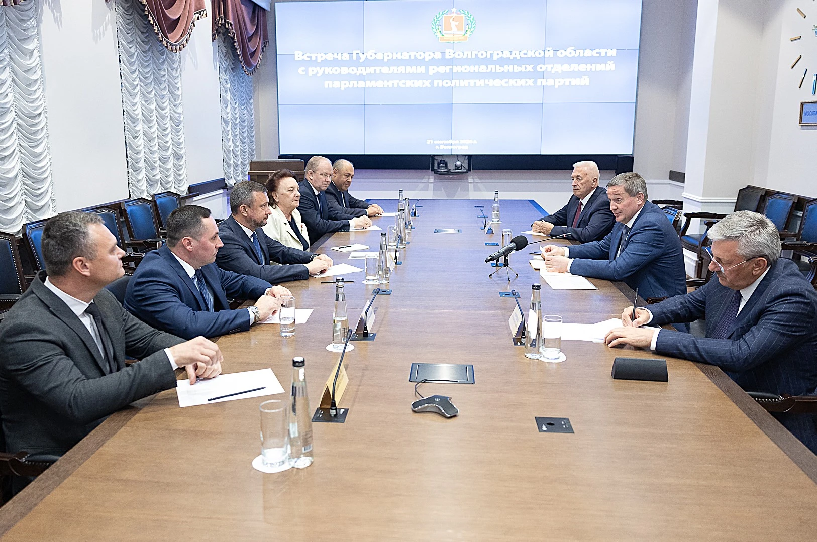 🤝 Дмитрий Калашников принял участие в рабочей встрече с губернатором Волгоградской обл...