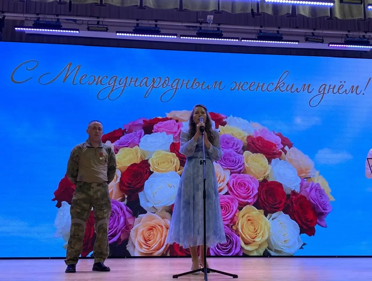 6 марта в полилингвальном комплексе «Адымнар-Алабуга» состоялся праздничный концерт «Щит и Розы» объ