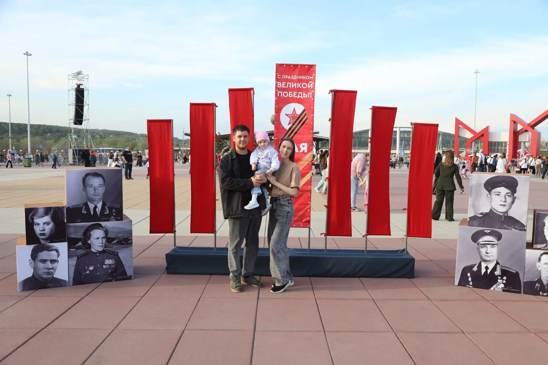 9 мая Московская площадь стала центром торжеств, посвященных Дню Победы. Жители и гости...