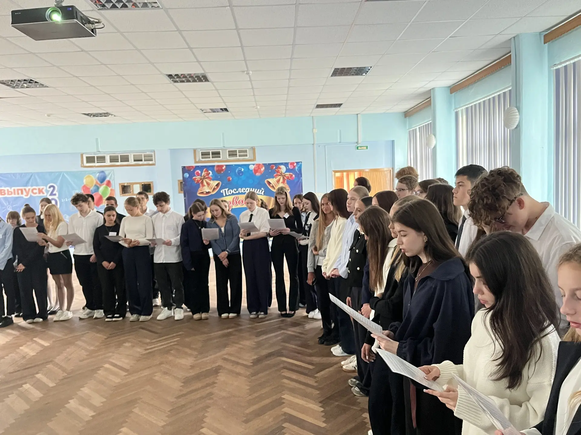 Сегодня в нашей школе прошла линейка, приуроченная ко Дню памяти жертв фашизма и 85-й г...