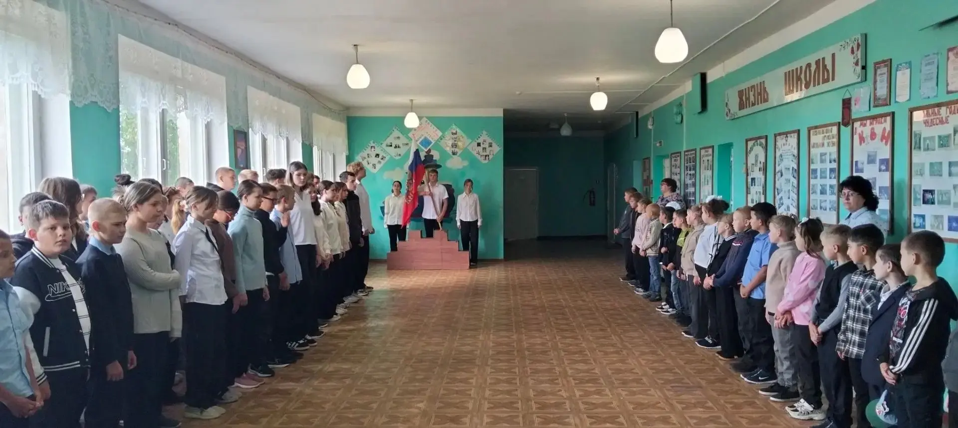 7 сентября 2026 г. в МКОУ "Кленовская СШ" прошла торжественная линейка выноса флага РФ ...