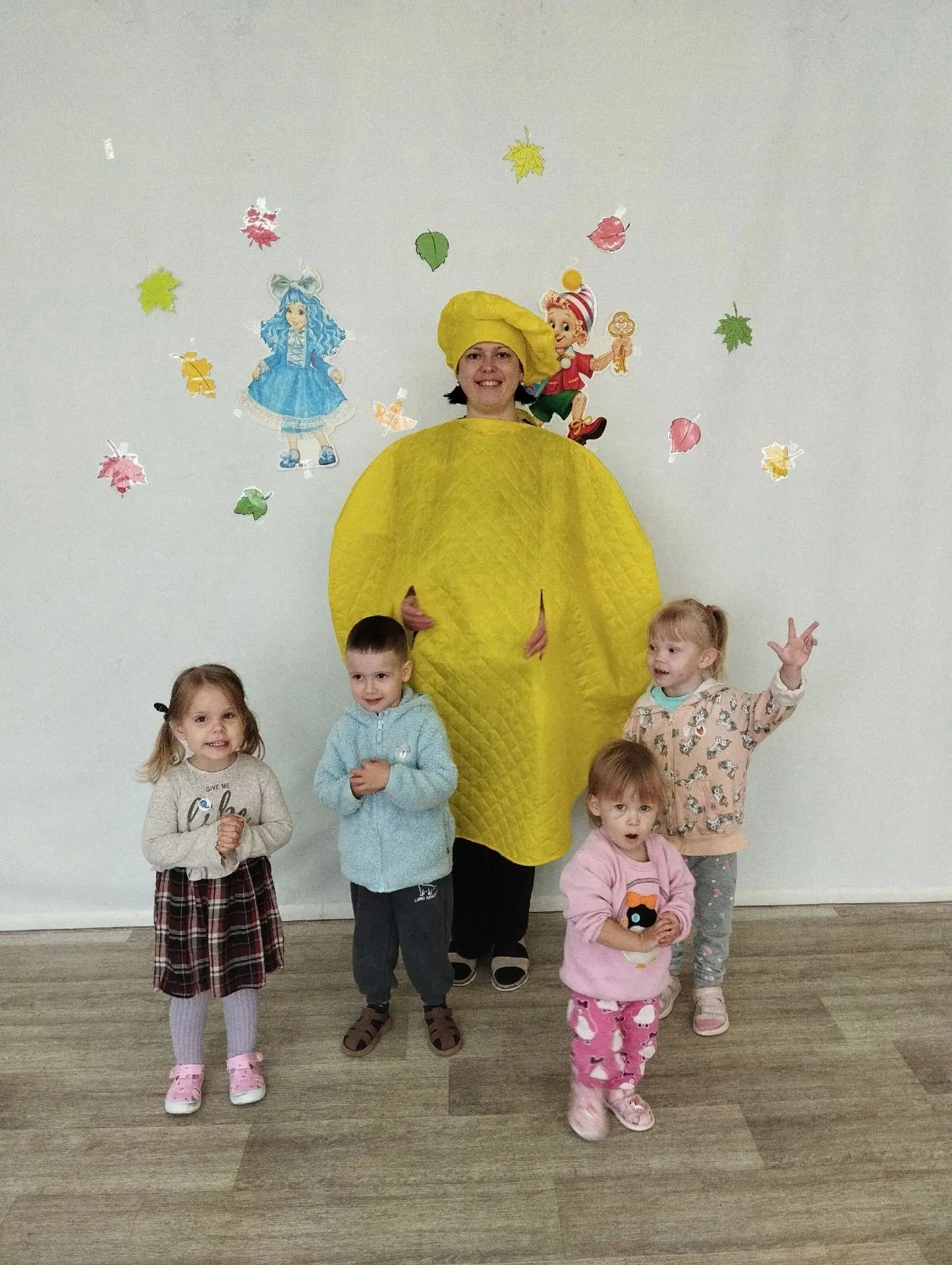 День знаний у наших малышей начался со сказки! 🍎📚