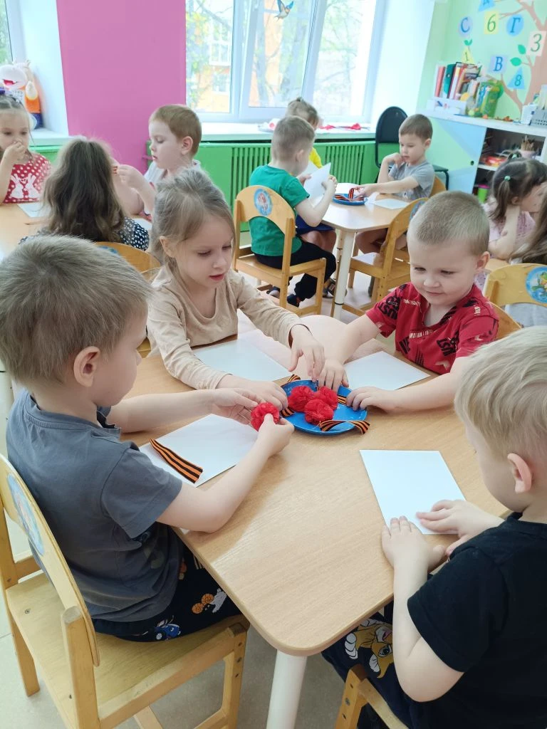 ️🇷🇺 6 мая -день гвоздики! Красная гвоздика — символ Дня Победы! Она олицетворяет память, мужество,