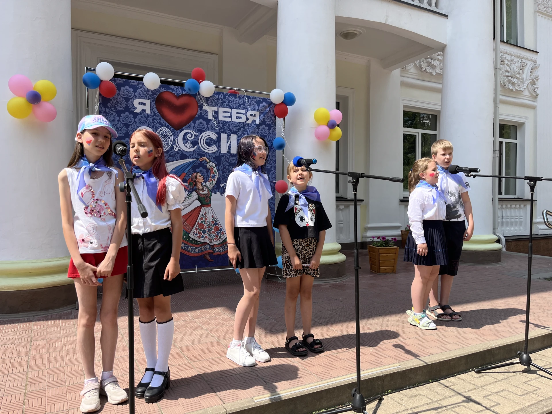 🇷🇺✨ О Родине — с любовью и гордостью: фестиваль в лагере «Солнышко»

В честь Дня России воспитанни
