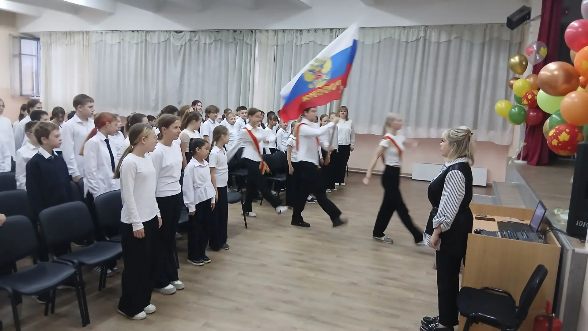 ✨ Ко Дню учителя: линейка и «Разговор о важном» с 5‑ми классами ✨