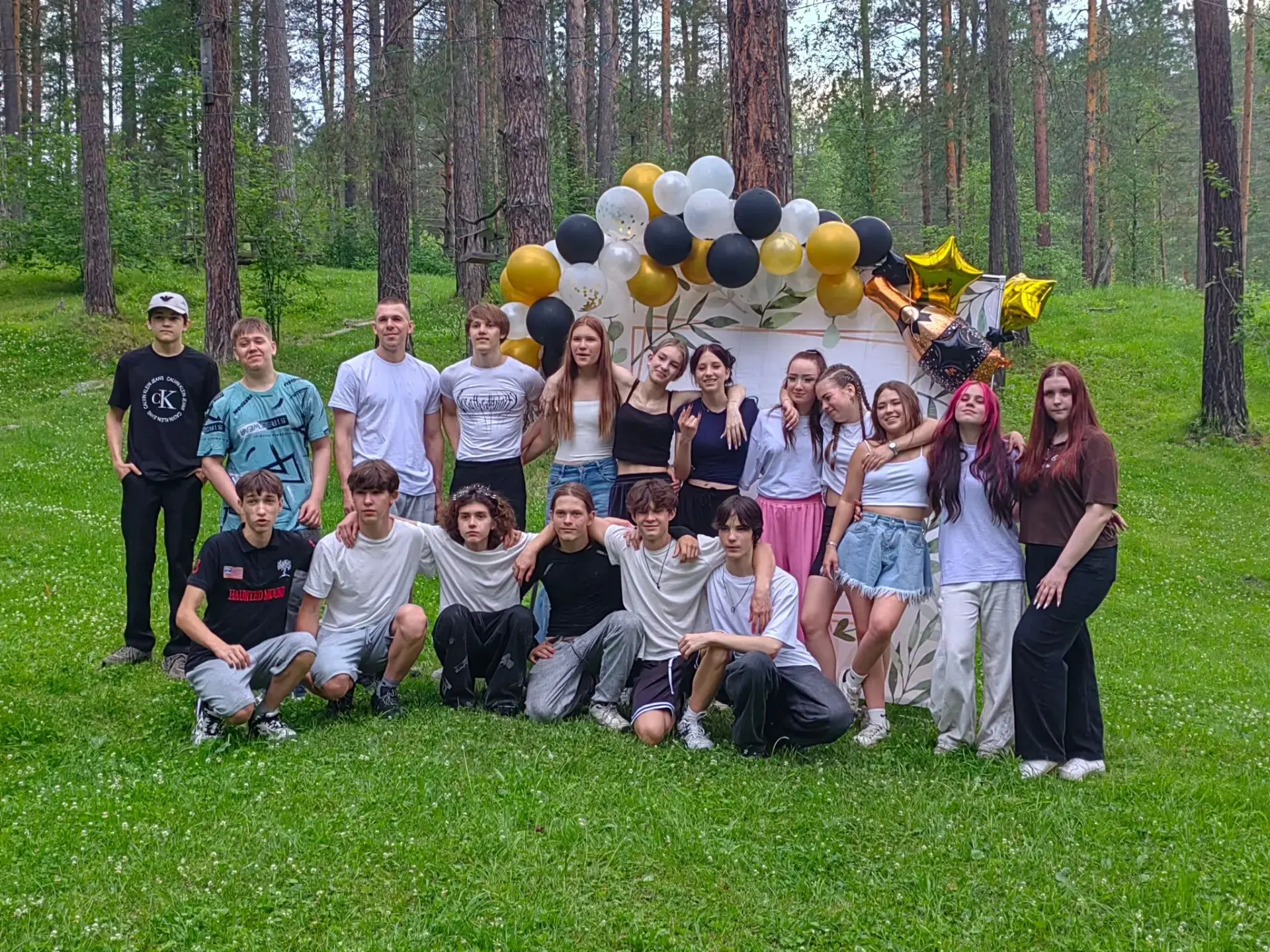 Позади 9 лет школы, первые серьезные экзамены и множество ярких моментов! В нашей школе состоялся ос
