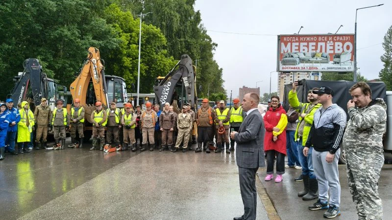 В Индустриальном районе Перми состоялась экологическая акция по уборке мусора в Черняевском лесу. 

