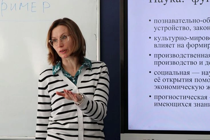 Доцент СПбГУ Мария Яшина провела профильную смену по обществознанию для школьников Респ...