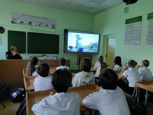 В рамках месячника «Уступи дорогу поездам» и оперативно-профилактического мероприятия «...