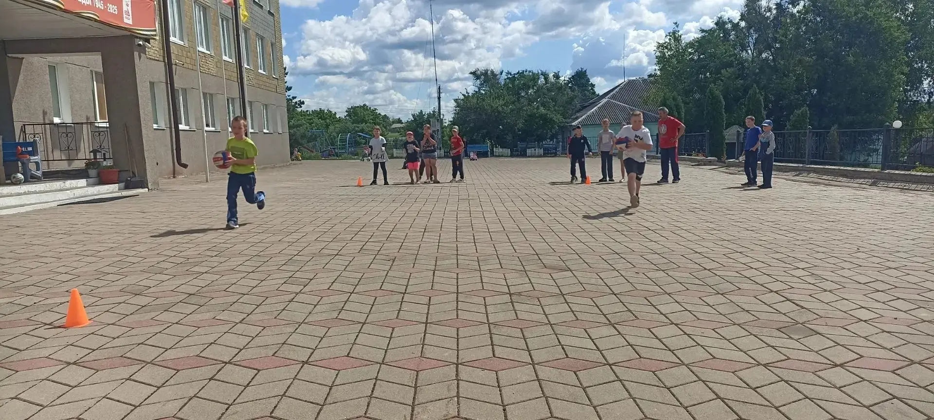 Наш плодотворный день 🔥

 Сегодня в лагере «Фантазёры» кипела настоящая работа! Ребята решили, что 