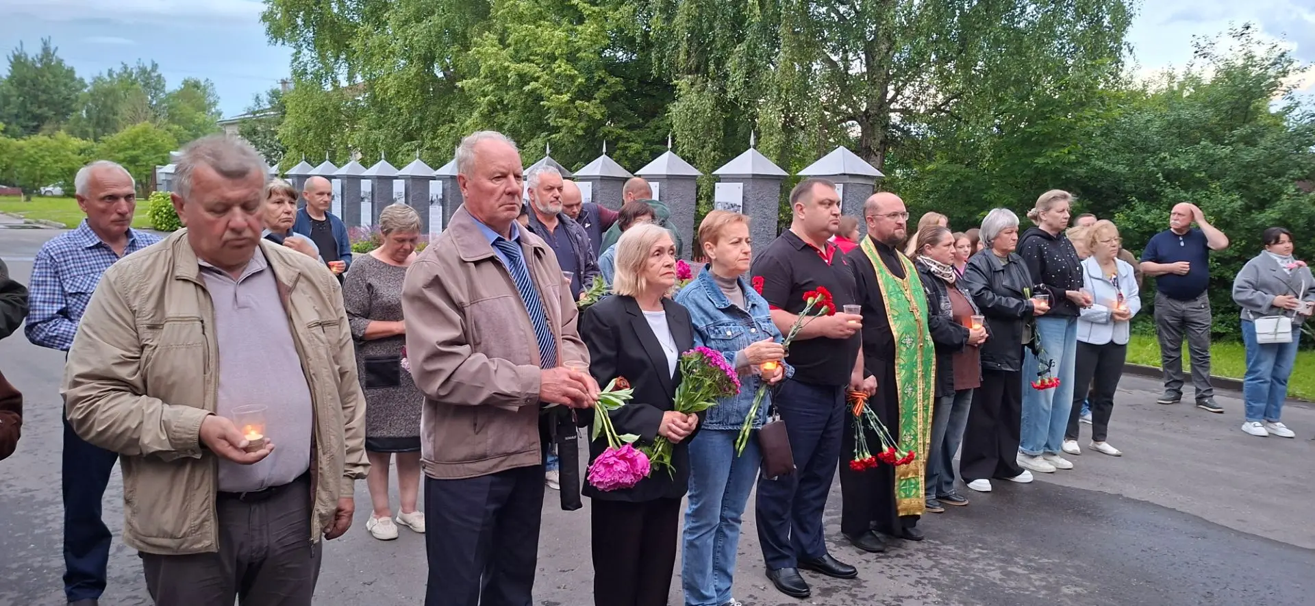 Сегодня, 22 июня, в 4 часа утра мы собрались у Братской могилы №5 в селе Новодугино на ...