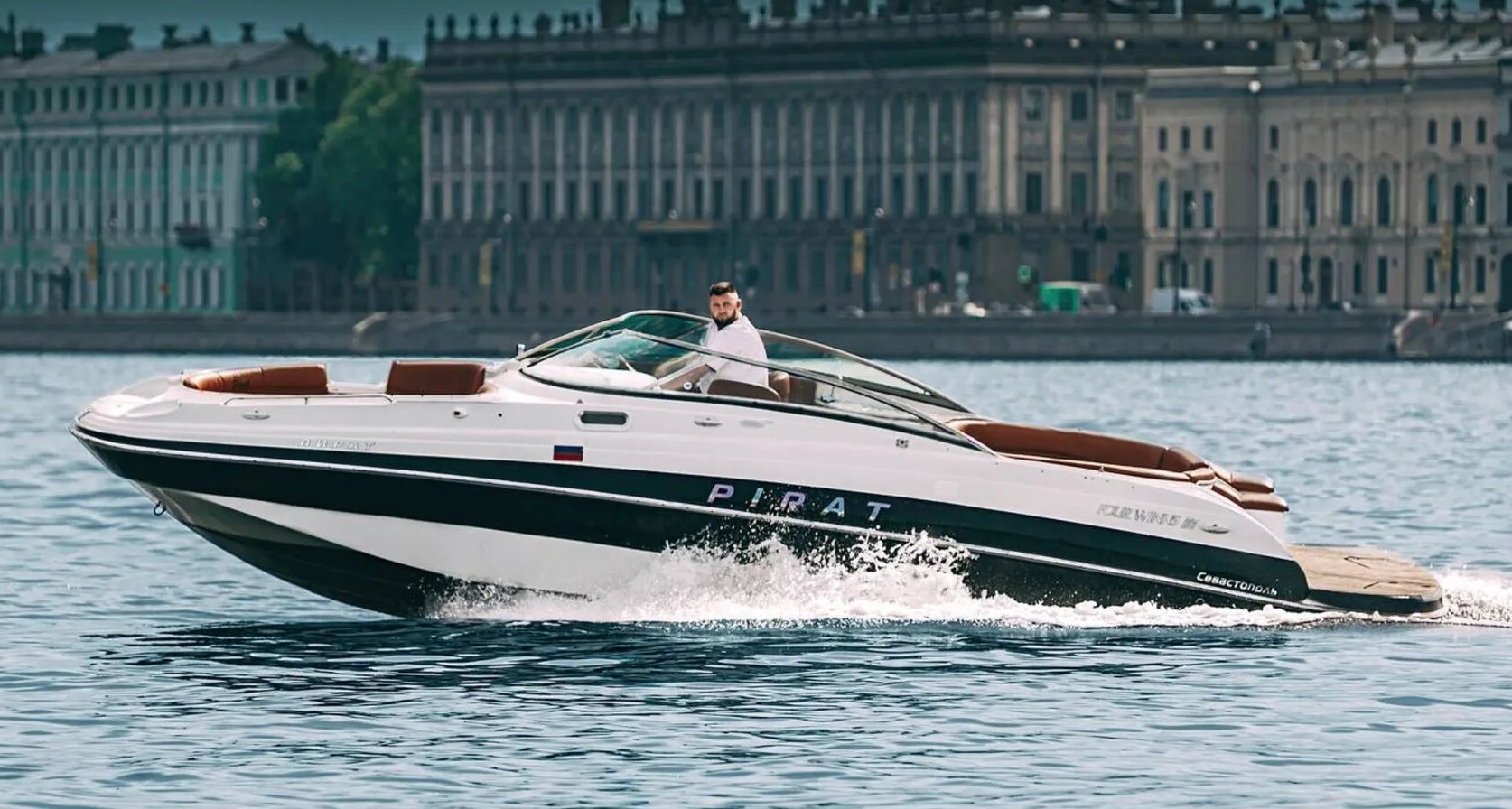 Пират
👴 до 11 человек
⚓️ Грибоедова
🚾 Туалет ➕
💳 от 15 000 час

https://78kater.ru/katera/pirat

